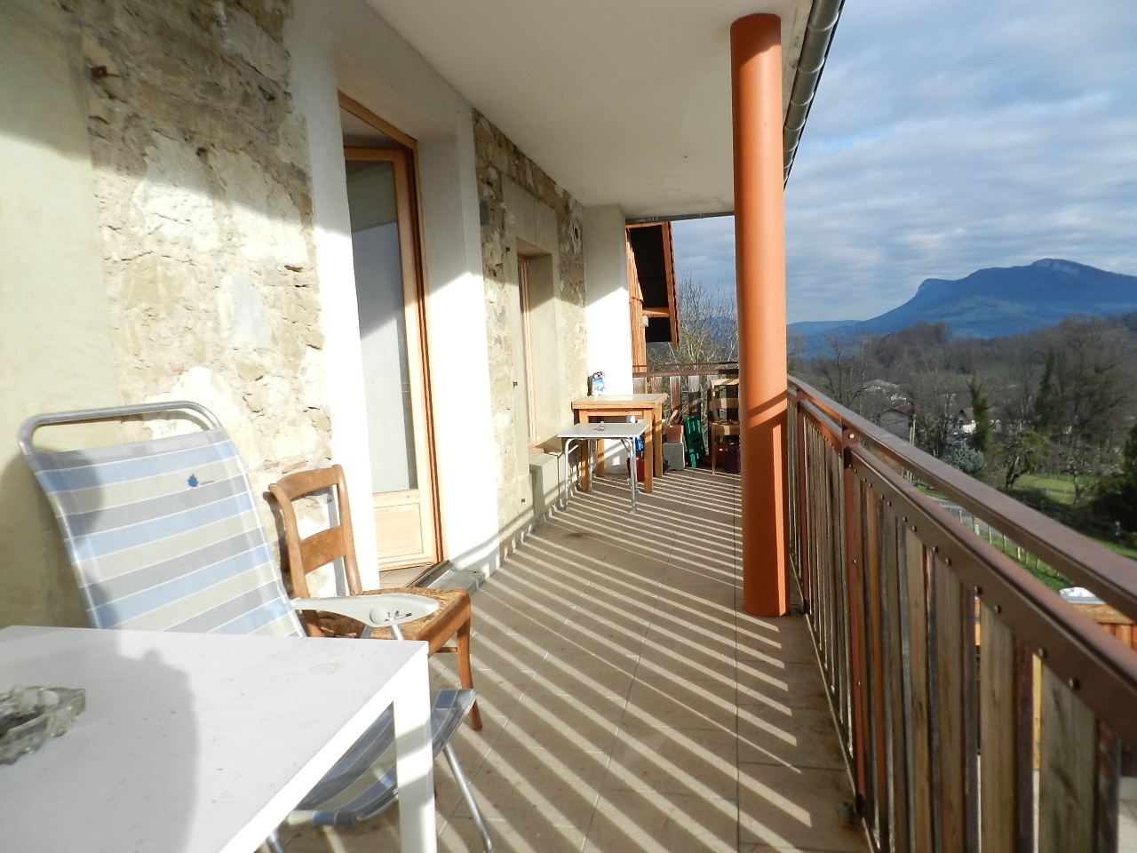 Bel appartement T3 au 1er étage avec vue.